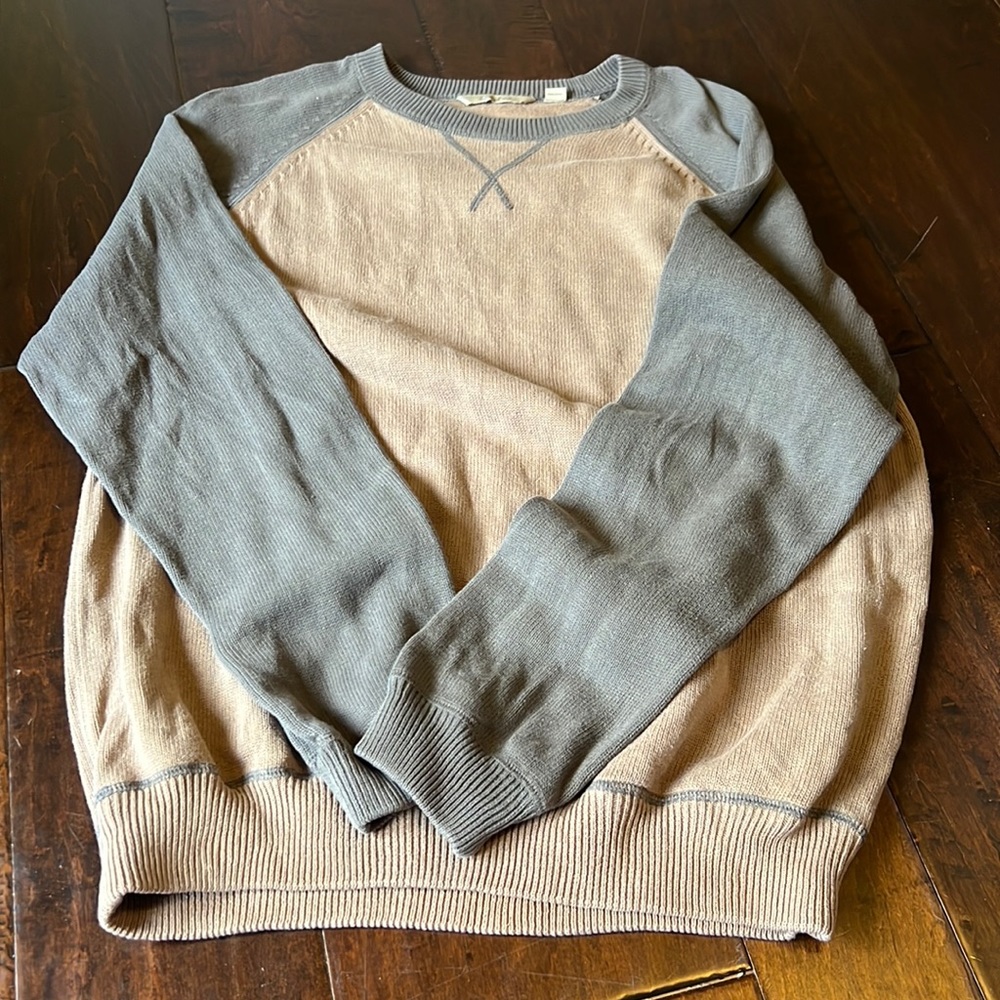 Super cool two tone sleeve arm color brown thick sweater!